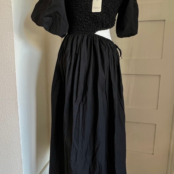 Elegant Black Cutout Midi Dress - Picture 6 of 8